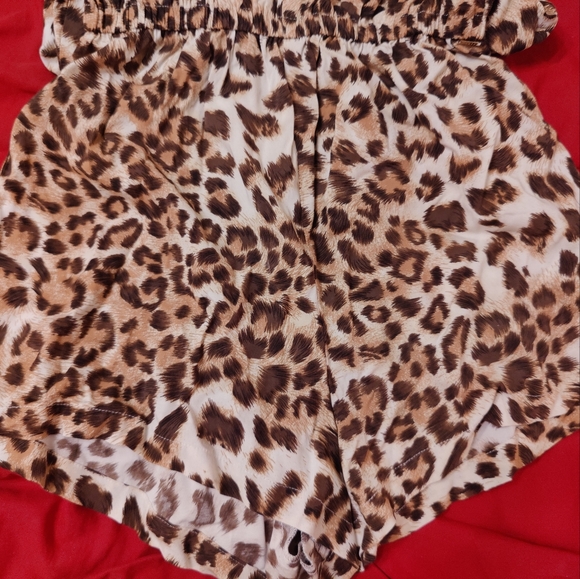 Guess leopard print sleeveless romper - v-neck - NWT - Size Small - Picture 5 of 6